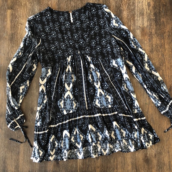 Free People Tops - Free People tunic top ruffle hem v-neck